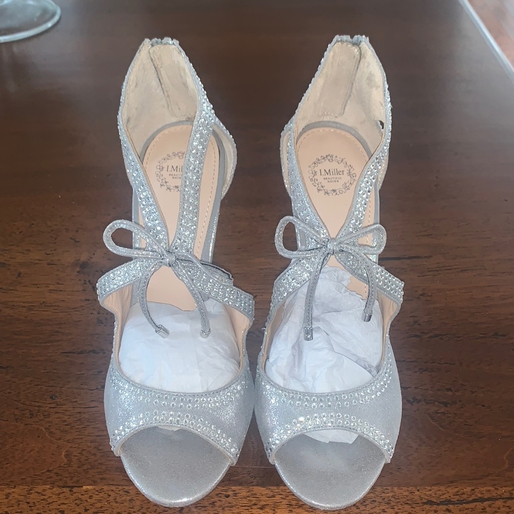 Silver Imiller Heels New Size 8.5 - Picture 1 of 10
